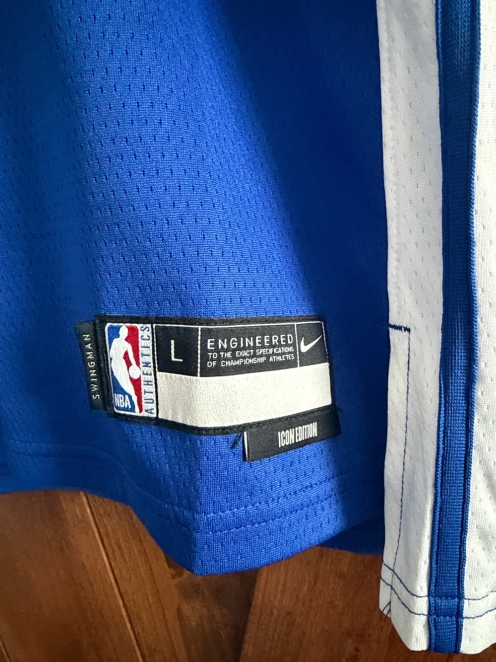 Stephen Curry Golden State Warriors Jersey - Picture 2 of 3